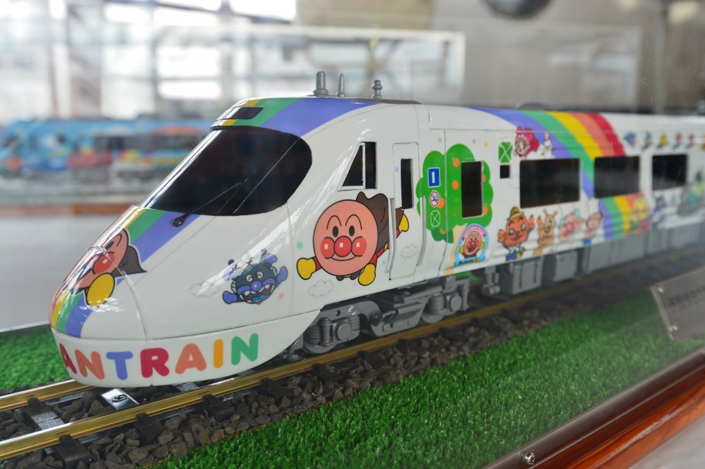 アンパンマン列車 四国 予約 KATO 四国2000系 アンパンマン列車