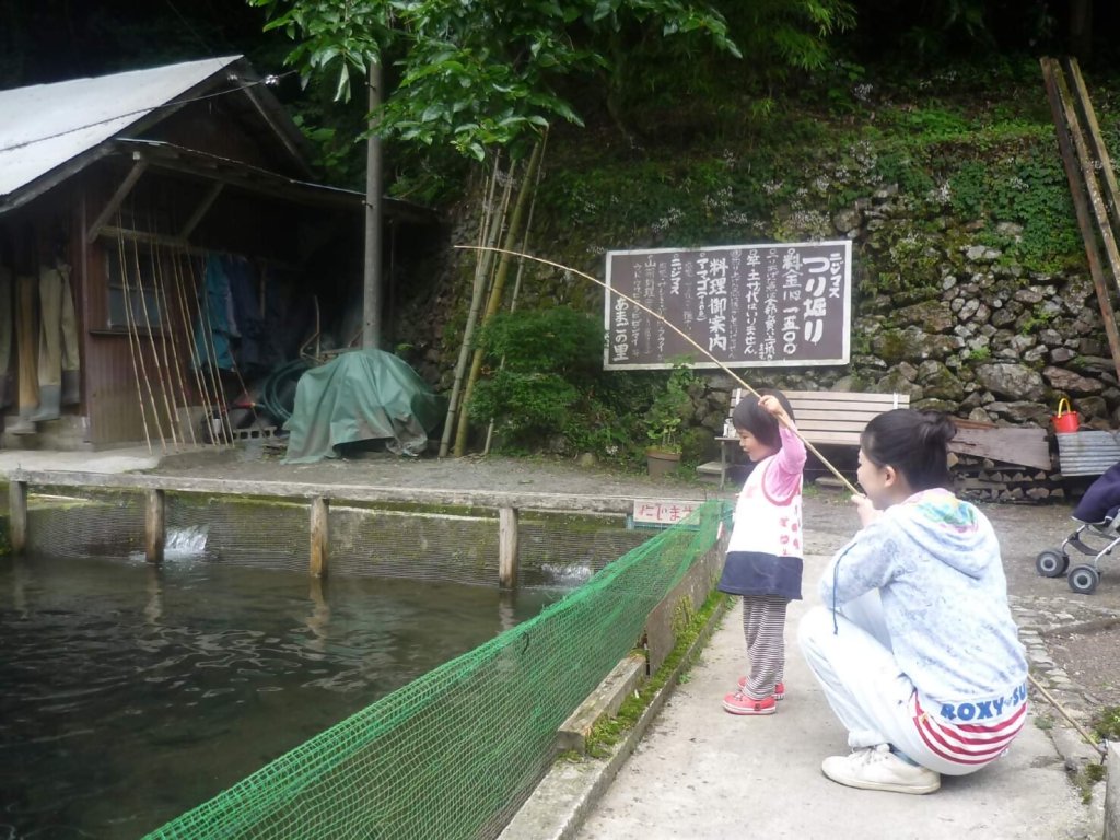 竹の釣り竿作りと川魚釣り｜愛媛のスポット・体験｜愛媛県の公式観光