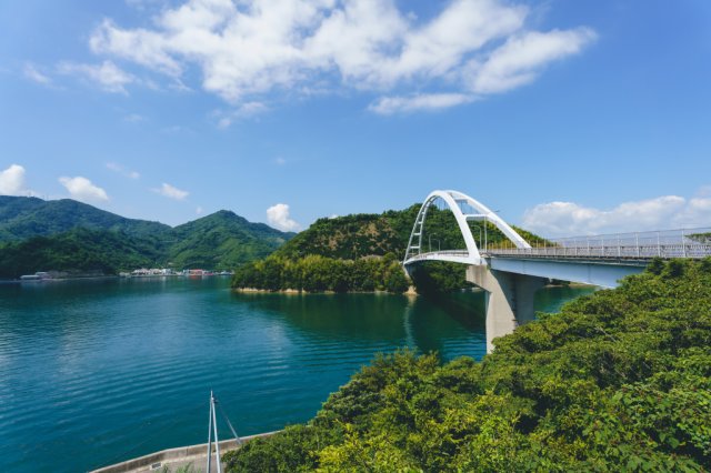 とびしま海道の「岡村島」で癒しと秘境の県境探しはいかが