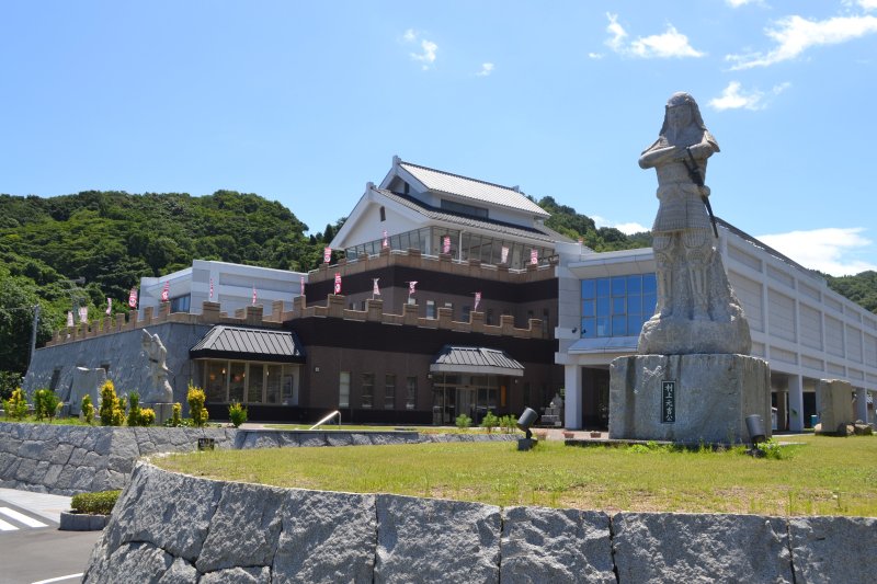 城をテーマに建てられた外観