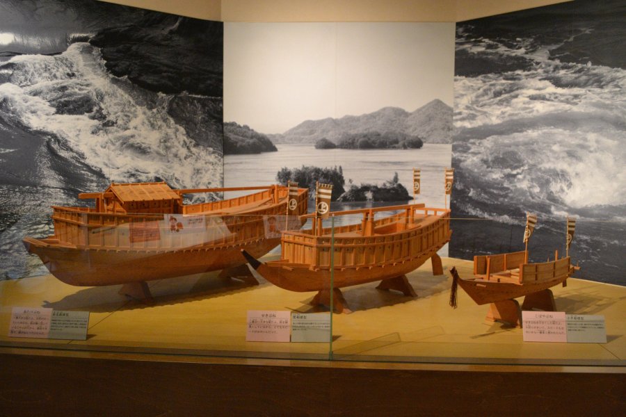 和船模型（左から安宅船・関船・小早船）
