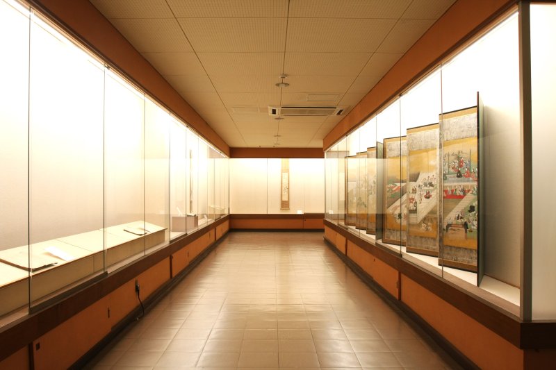 日本の伝統美を継承した筆遣いや空間の味わいを鑑賞すれば何かを感じることができる。