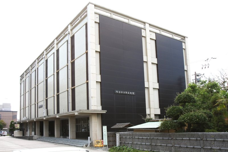 日本の歴史と文化を彩った人々の文化財的美術品が多く収蔵され、美術だけでなく歴史的な一面も併せ持つ。