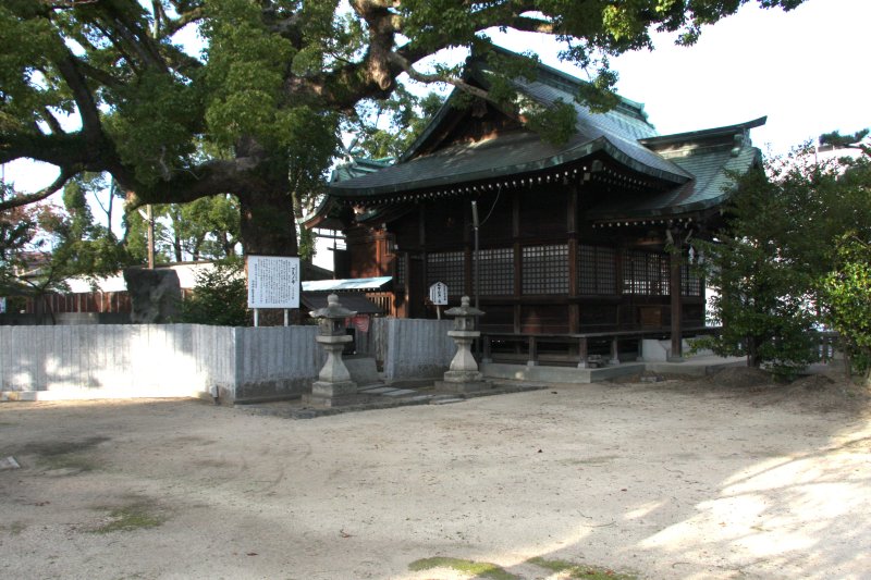 別宮の大山祗神社とは道を挟んで隣り合っている。 
