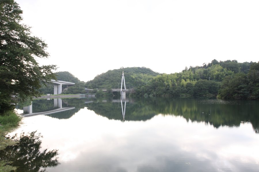 森と湖畔の畔で大自然を満喫。季節ごとの景色を楽しみ、アウトドアライフを堪能できる。
