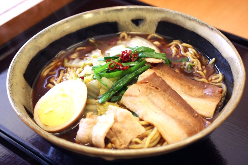 オリジナルのスタミナラーメンは、ニラやニンニクをベースとしたコクがあるのにさっぱりとした味わいのスープで、ラーメンを目的に足を運ぶ人も多い。