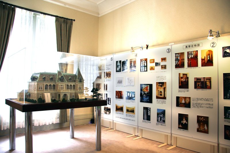 萬翠荘の2階の一室にある常設展示室では、建物についての歴史を詳しく紹介。