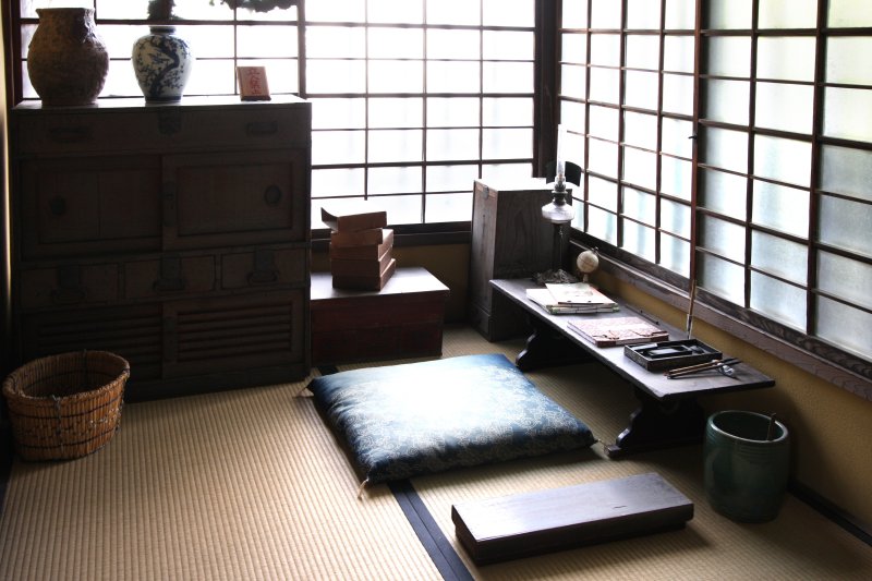 直筆原稿や遺墨、遺品などの展示品から子規の性格を感じとることができる。