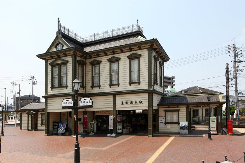 明治時代の駅を思い出させるような外観に思わずうっとり。