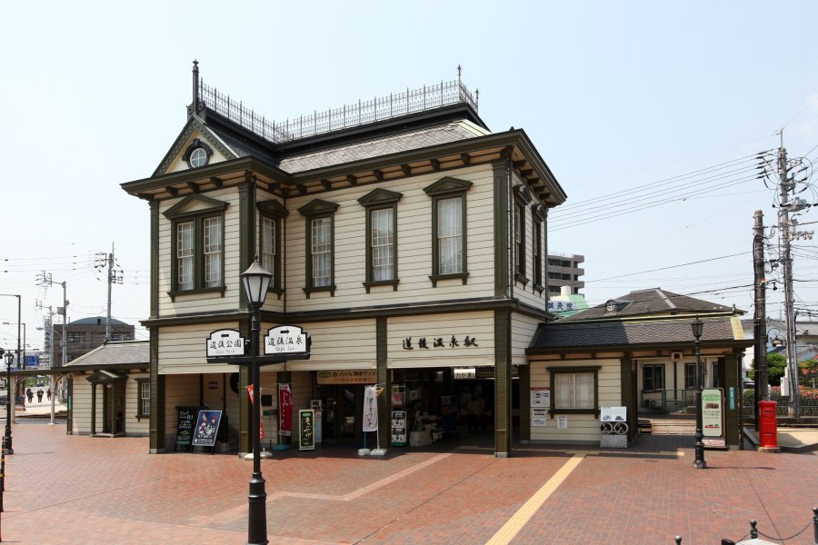 明治時代の駅を思い出させるような外観に思わずうっとり。