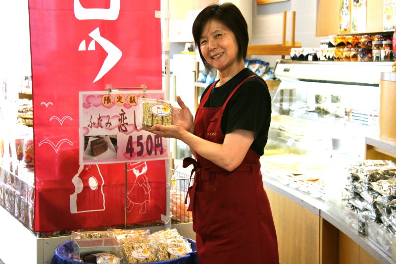 「恋人の聖地」ならではの和菓子「ふたみ恋しぐれ」は、ここだけでしか購入できないオリジナル商品。