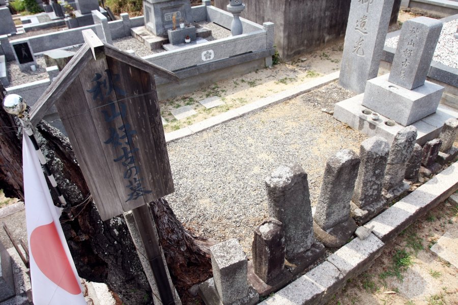 「永く仰ぎて光を遺す」という碑を見れば、当時碑騎兵部隊指揮官として活躍していた頃の姿が心の中で蘇る。