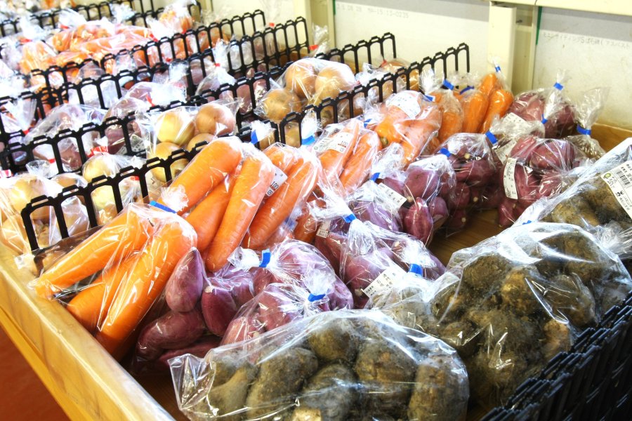 こだわりのフルーツトマトや松山長なすなどを始めとした、地元ならではの旬の野菜は自慢のおいしさ。