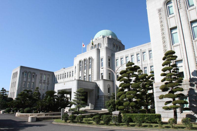 知事が執務する庁舎としては全国で3番目に古い建物で、竣工は国会議事堂より古い昭和4年。