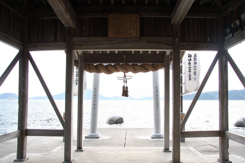 地元住民から「りゅうごんさん」と呼ばれる白石龍神社は、古来より五穀豊穣、漁業の神様として崇敬を集めるこの地の守り神。  