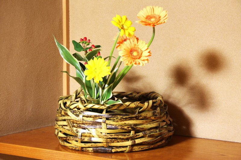 手作りの優しい風合いが和・洋を問わずに調和する花篭は、気品があり県内外を問わず注文が寄せられている。