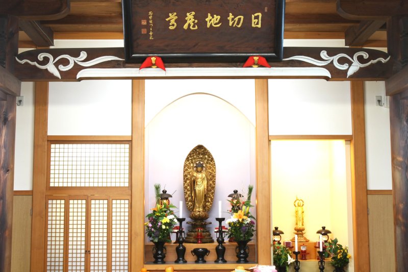 平安時代の名僧である恵心僧都が、悪疫流行の際に人々の無病息災と長寿延命を祈願して造ったとされる地蔵菩薩像。