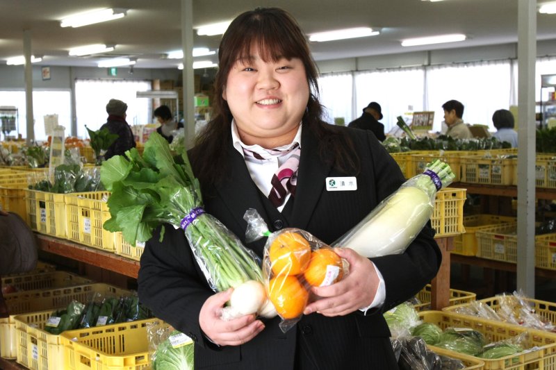 新鮮な野菜や果物を始め、一度味わえば笑顔になれるおいしさが自慢の商品が勢ぞろい。
