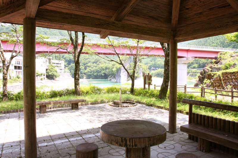 御三戸嶽から国道を挟んだ場所にみみど公園があり、そこからは雄大な自然を見晴らすことができる。