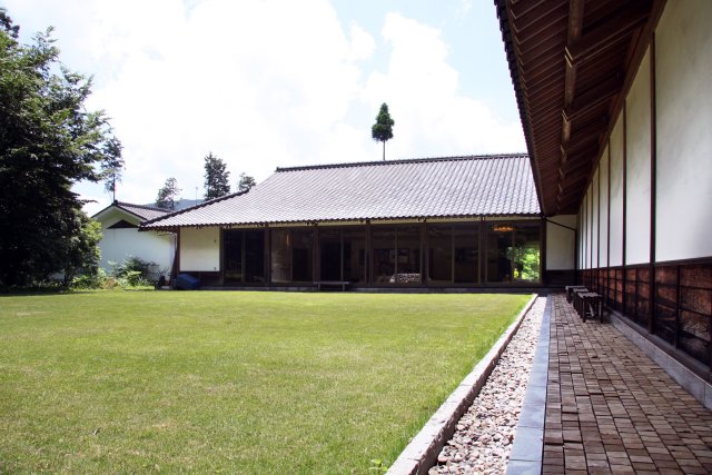 町立久万美術館