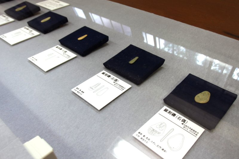 日本で唯一ここだけで発見されている、線刻像（石偶）。