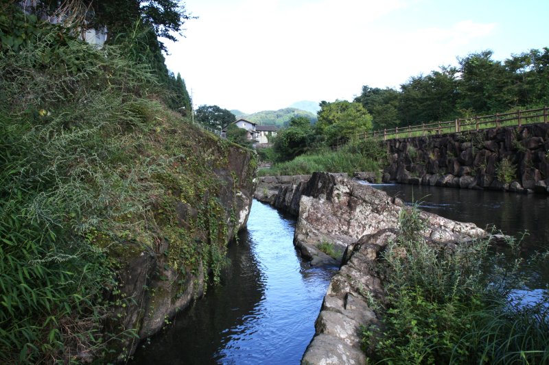 江戸時代の中期、3年の歳月をかけて掘削した農業用水路は、現在も現役で活用されている。