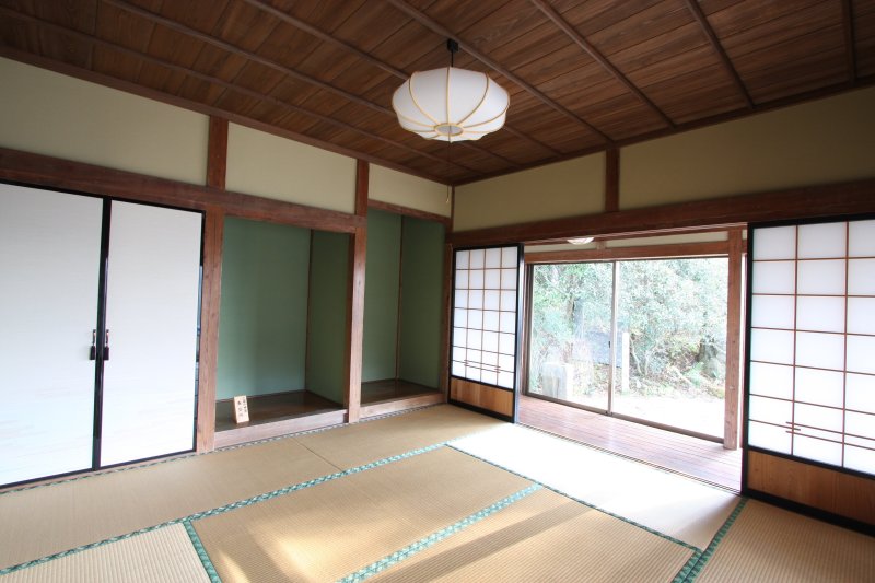 有事の際に天皇家を迎えるための間には、三種の神器の奉安所が設けられている。