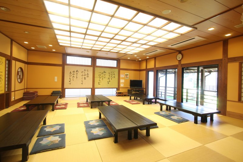 一度に30人まで利用可能な畳敷きの休憩室は、湯上りにくつろぐのに最適。