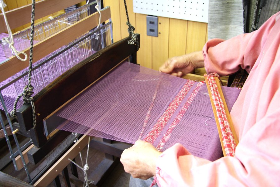 地元ではオリコと呼ばれ、現在ではほとんど見ることができなくなった裂織りの作業体験ができる三崎オリコの里「コットン」。