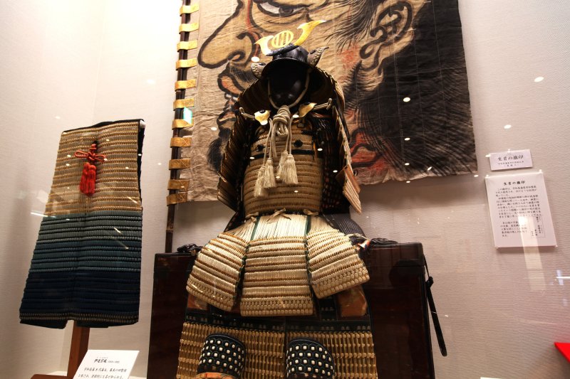 歴代藩主の甲冑を始め、宇和島伊達家伝来の品々や徳川将軍家からの拝領品、天皇家からの下賜品が数多く収蔵されている。
