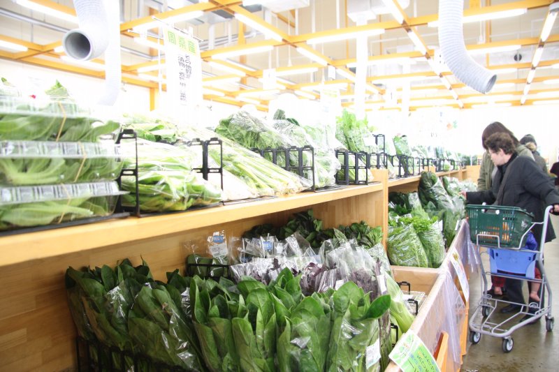 採れたてでみずみずしい野菜が所狭しと並べられており、鮮度の良さはトップクラス。