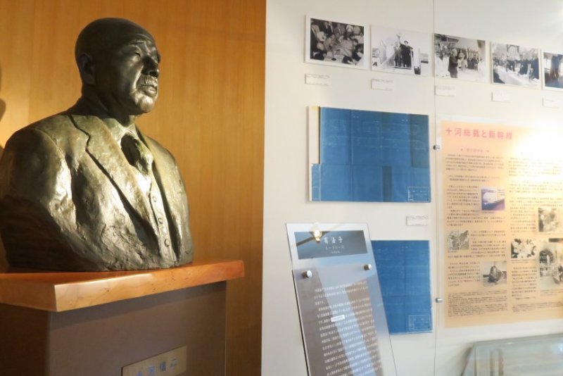 1階展示室には、自身の年表と人柄がにじみ出ている胸像を展示。