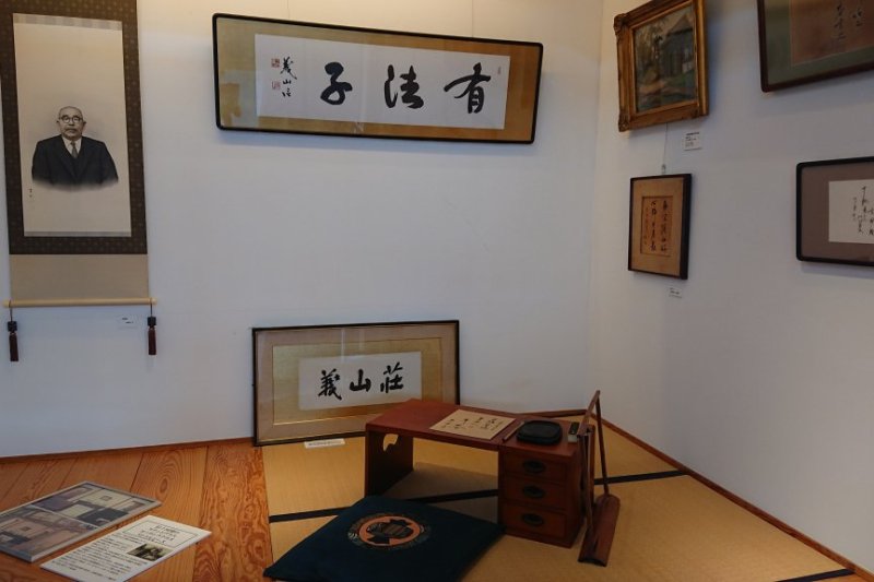 趣味であった墨書や俳句を楽しんだ書斎を記念館内の一角に再現。