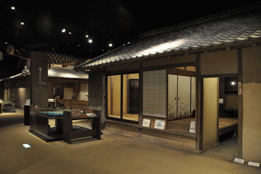 民俗展示室2（愛媛のくらし）では、昭和10年代前半の愛媛の漁村、農村、山村のくらしを紹介します。