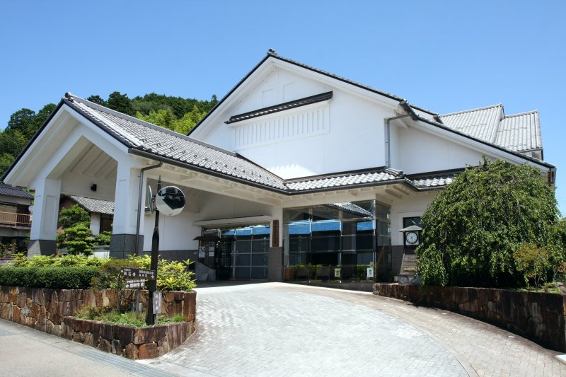 地域の芸術文化振興の拠点、また生涯学習の場として活用してもらうために建てられた。