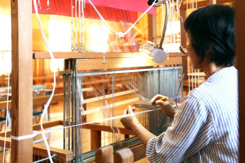 受講生の作業風景が見学できる。でき上がる様を見ているだけでも楽しめる。