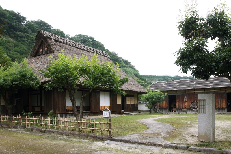 農家も忠実に復元されており、生活ぶりまで目に浮かんでくるよう。