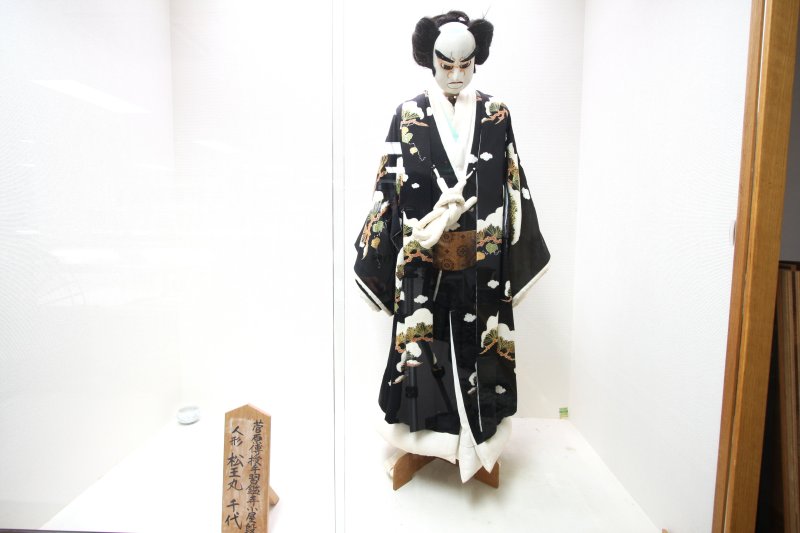 朝日文楽で実際に使用した人形は、想像以上に大きく丁寧に作られている。