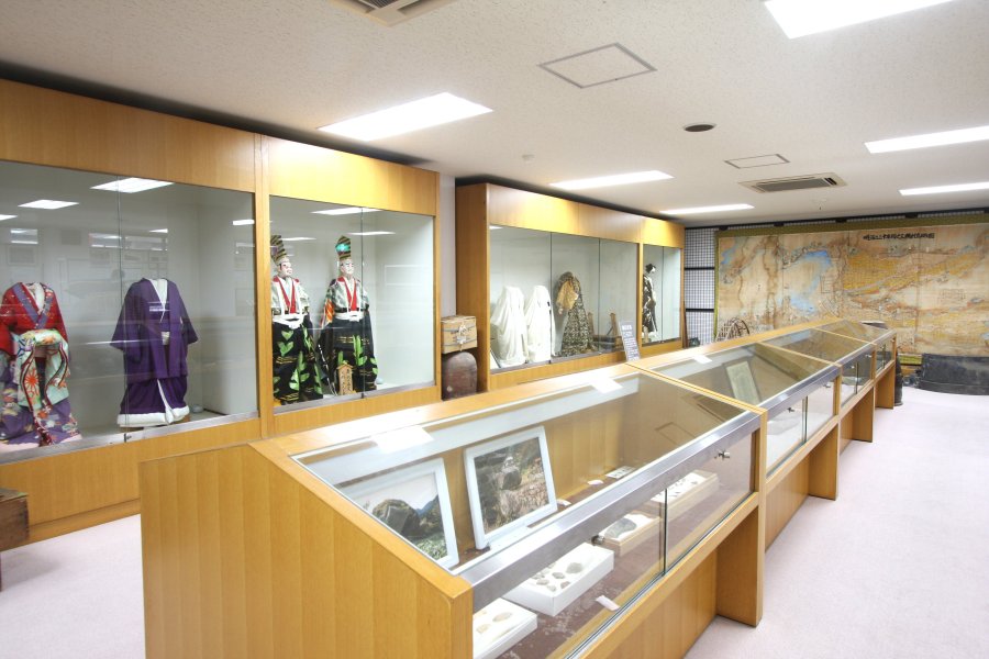 三瓶町に関する様々な資料や実際に使用されてきた民具などを展示・紹介してある館内。