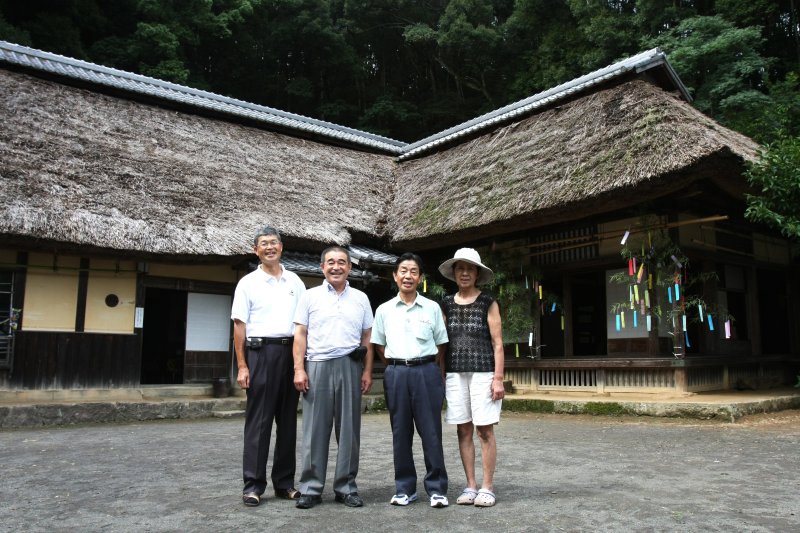 旧庄屋毛利家を保存し、活用していくために様々なイベントを行っている旧庄屋毛利家を守る会のメンバー。