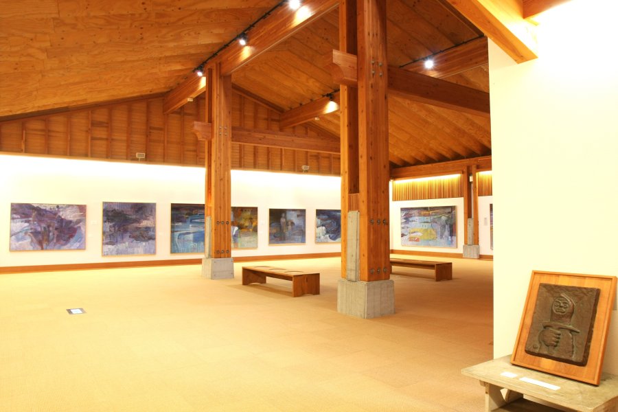 宇和島市に縁のある芸術家や版画作家の作品を中心に展示しており、年に2～3回企画展も行われている。