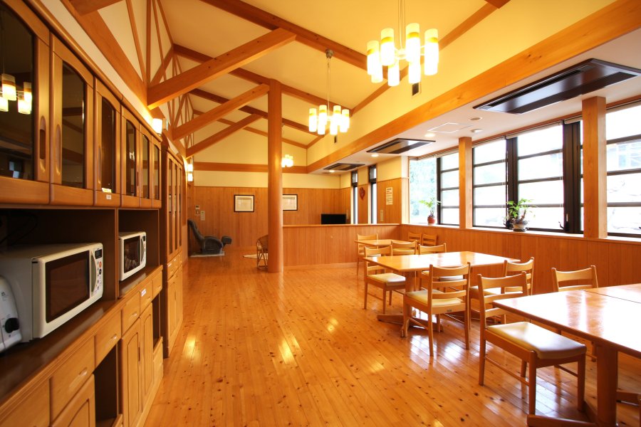 新館宿泊者は無料で使用できる共同キッチンも完備。自炊設備が整っているので、長期滞在にも最適。
