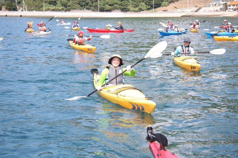 心地よい潮風を浴びながら普段見ることができない海上からの風景に自然と笑顔になる。