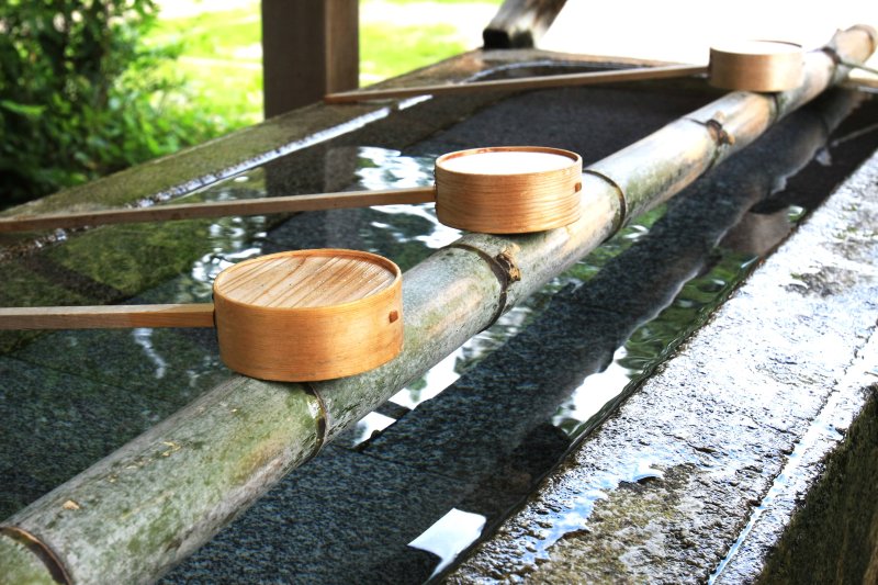 トレンディードラマ･東京ラブストーリーの最終回で登場した手水が、今も変わらず設置されている。