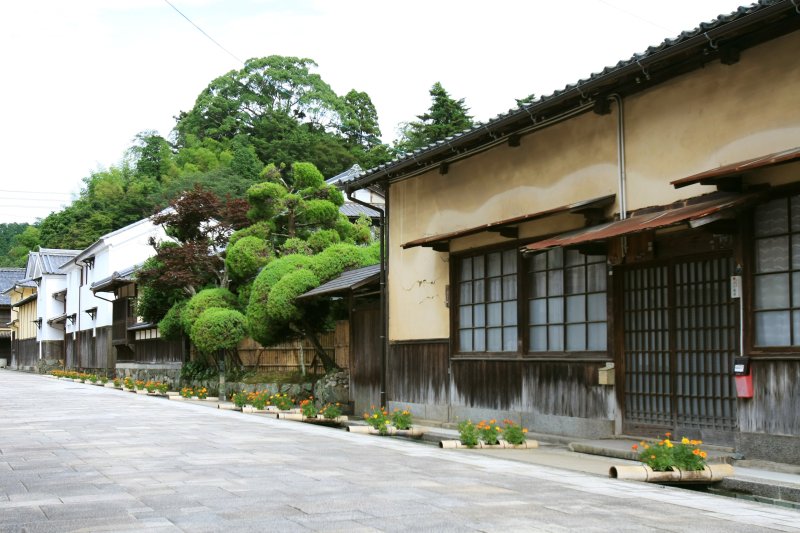 「伊予の小京都」の名に恥じない風情漂う町並みは、まるで京都を散策しているような錯覚すら覚える。