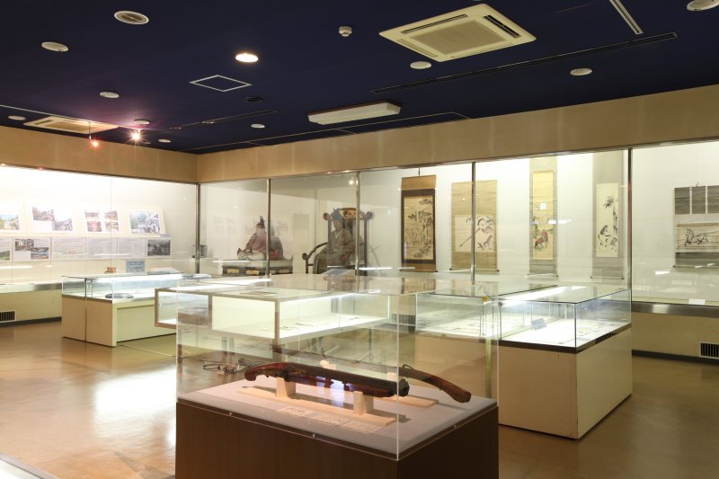大洲地方の歴史や芸術、民俗、産業などの資料を展示。大洲城に関する資料も多く、大洲城を訪れる前にぜひ予習しておきたい。