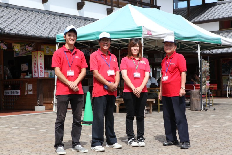 大洲の風情溢れる町並みを、あさもやのスタッフが詳しく観光案内してくれる。