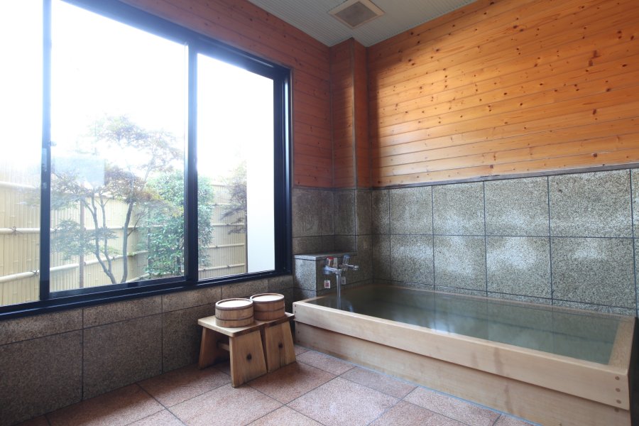 家族団らんでゆったりくつろげる家族風呂も3種類あり、気分によって選択できる。