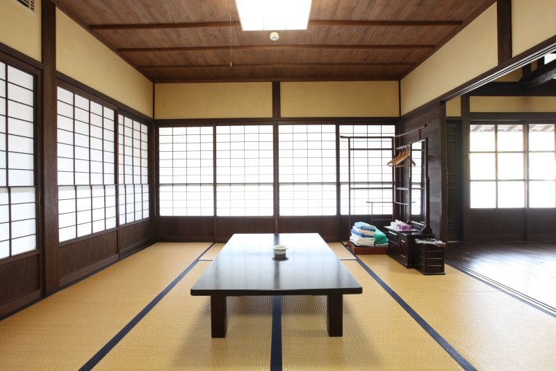 客室は畳の和室造りの部屋になっていて落ち着いた情緒溢れる雰囲気が漂い、ゆっくりくつろぐことができる。