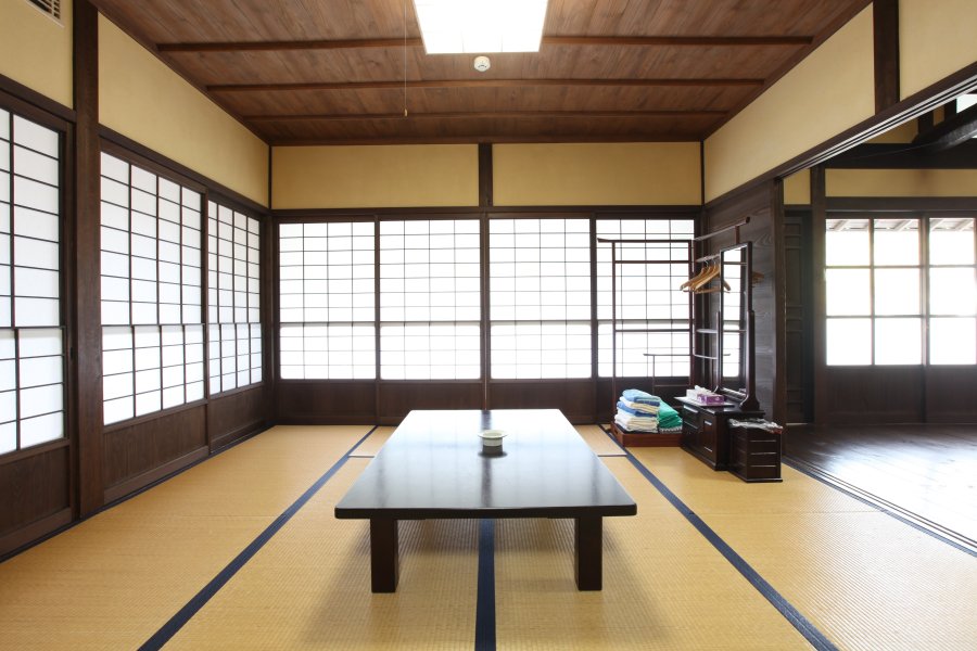 客室は畳の和室造りの部屋になっていて落ち着いた情緒溢れる雰囲気が漂い、ゆっくりくつろぐことができる。